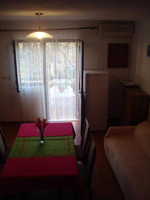Apartments Mila Bol Cameră foto