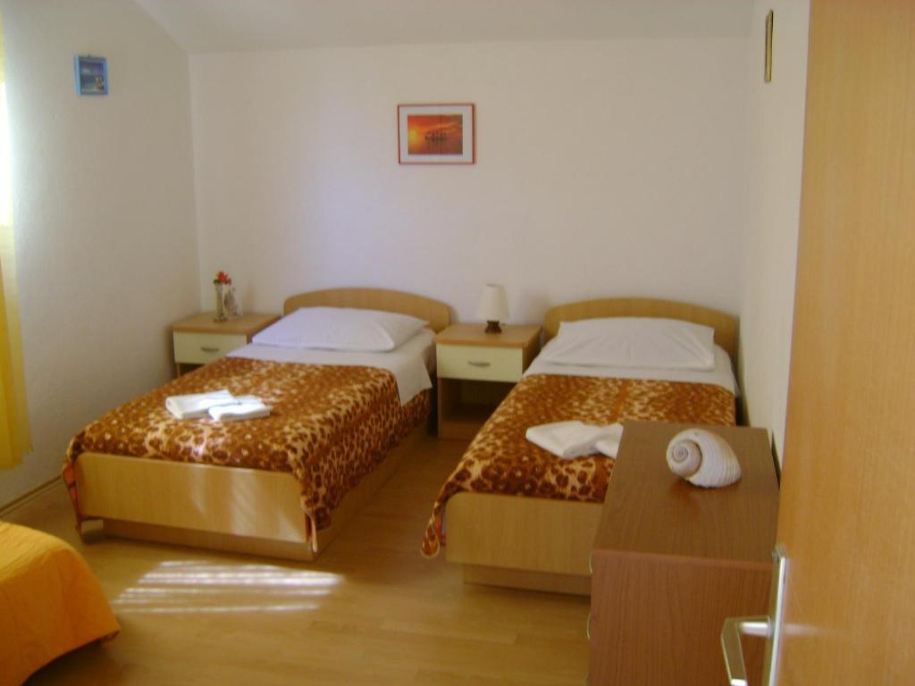 Apartments Mila Bol Cameră foto