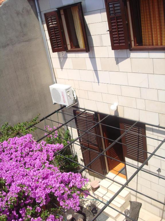 Apartments Mila Bol Cameră foto