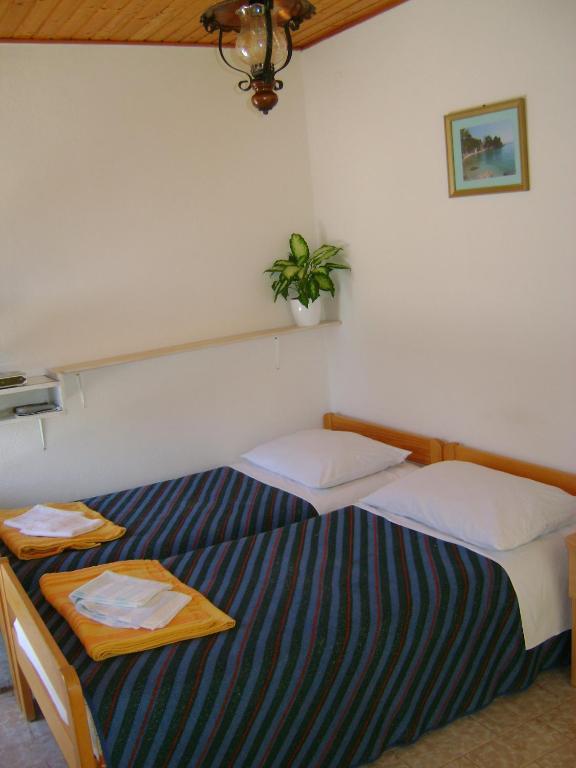 Apartments Mila Bol Cameră foto
